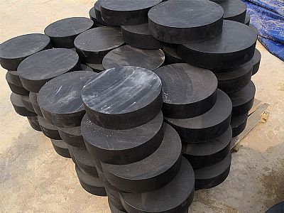 石河子板式橡胶支座由若干层橡胶片与薄钢板经加压硫化